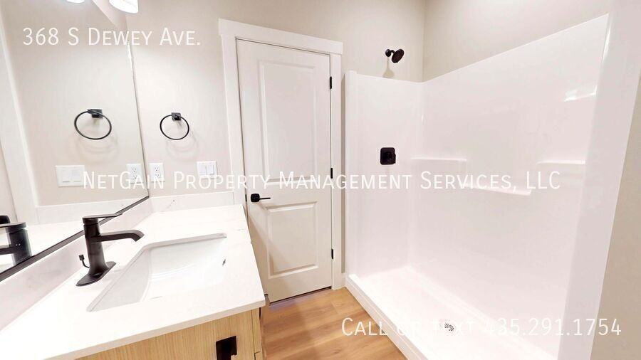 368 S Dewey Ave - Photo 5 of 37