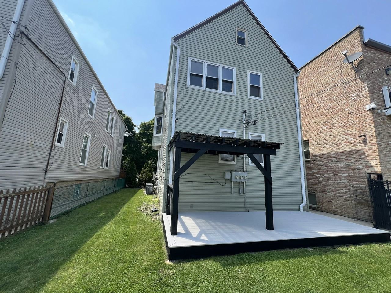 4233 North Central Park Avenue, Unit G - Photo 2 of 15