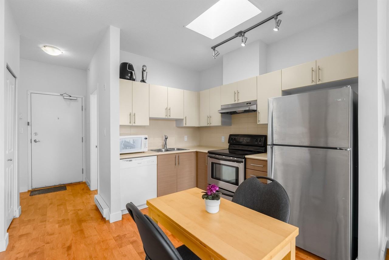 5692 Kings Road - Photo 5 of 18