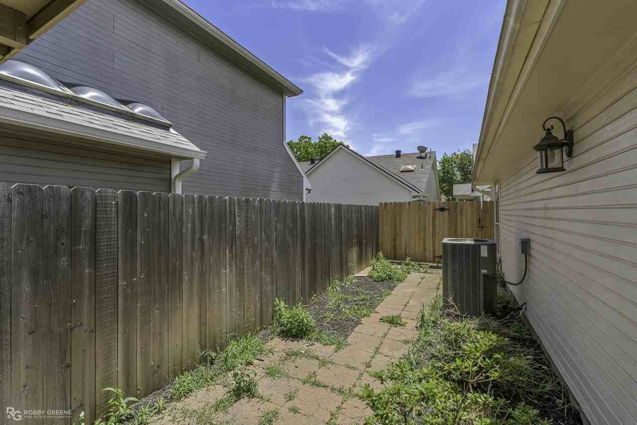 409 Persimmon Drive - Photo 5 of 32