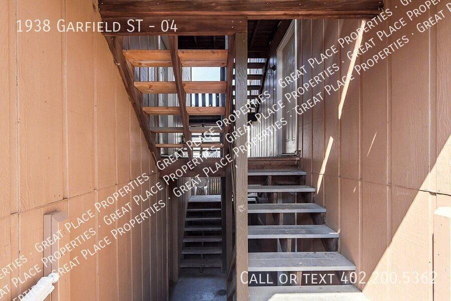 1938 Garfield St #04 - Photo 5 of 9