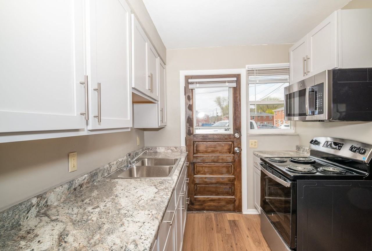 1942 Shiras Ave #1942 - Photo 3 of 13