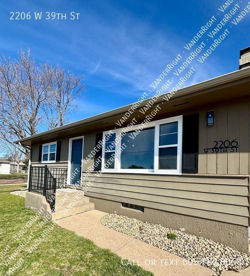 2206 W 39th St - Photo 3 of 30
