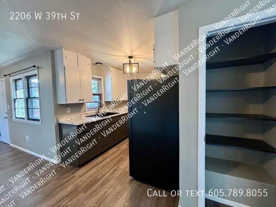 2206 W 39th St - Photo 7 of 30