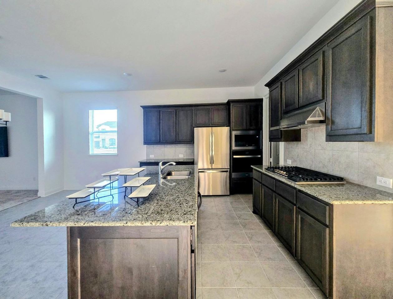 2044 Montgomery Ln - Photo 2 of 23