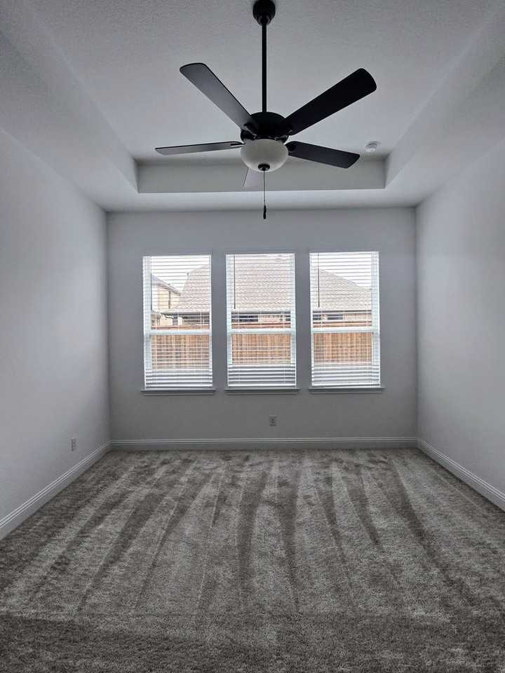 2044 Montgomery Ln - Photo 6 of 23