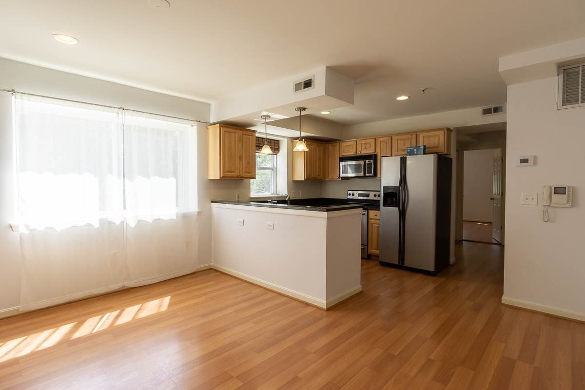 1310 Congress St Se #303