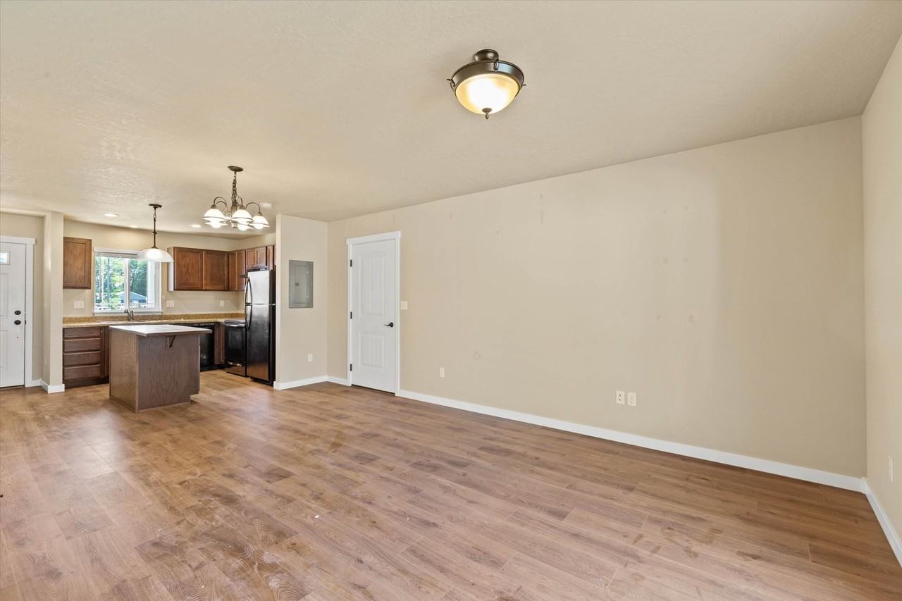 1671 E Horsehaven Ave #1 - Photo 4 of 15
