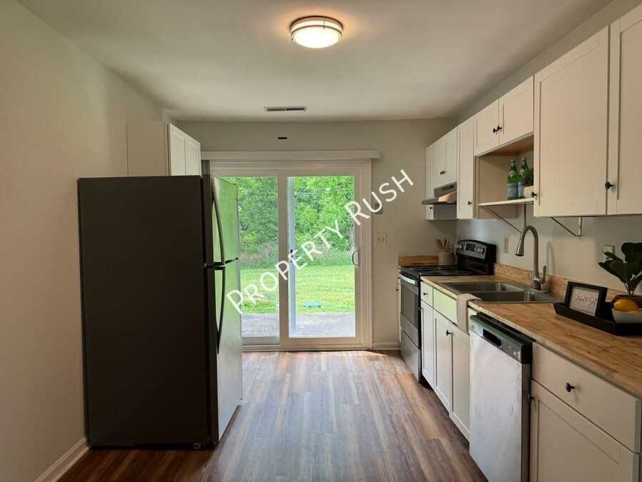 8740 Millard Lee Ln #8740 - Photo 5 of 22