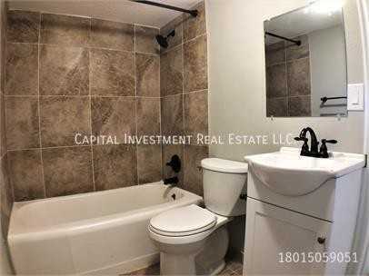3708 S Mccall St #4 - Photo 4 of 8