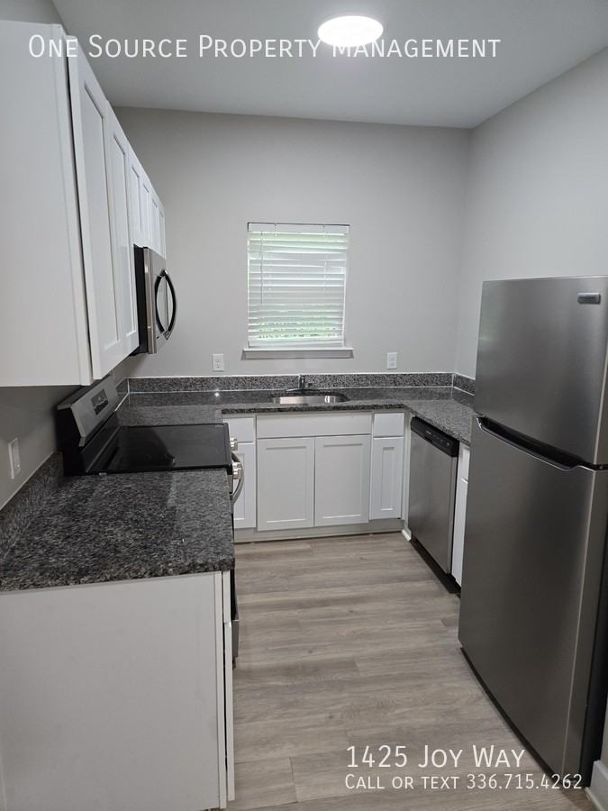 1425 Joy Way - Photo 3 of 12