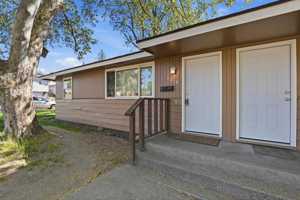 featured image of 3218 N Maple St #3218
