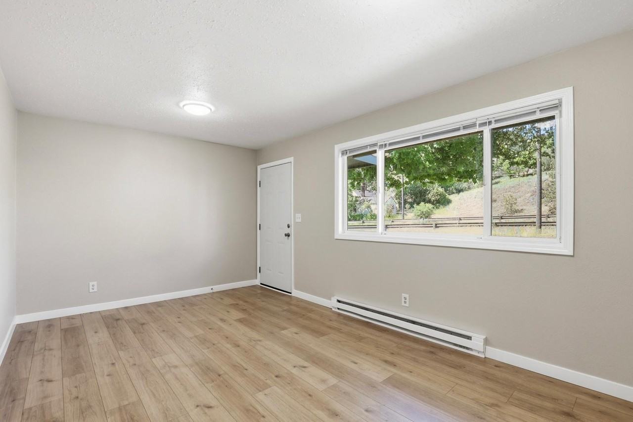 3218 N Maple St #3218 - Photo 6 of 18