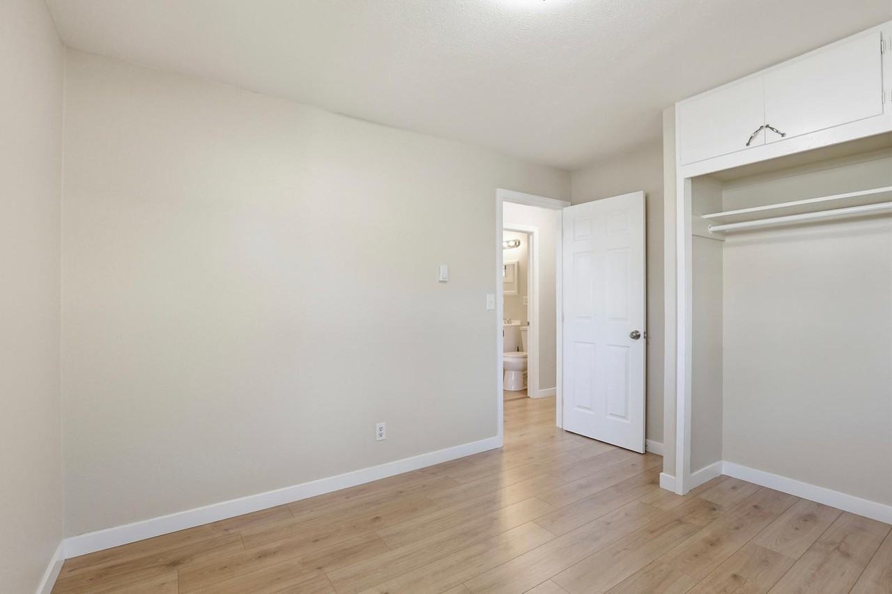 3218 N Maple St #3218 - Photo 7 of 18