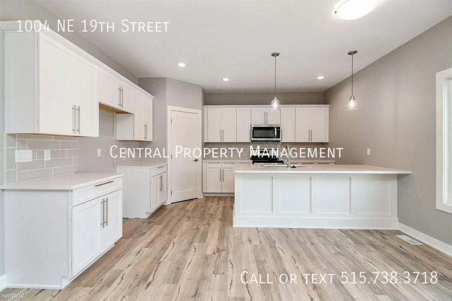 1004 Ne 19th St - Photo 3 of 20