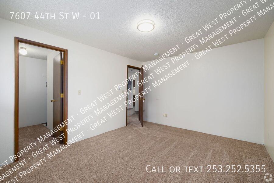 7607 44th St W #01 - Photo 5 of 12