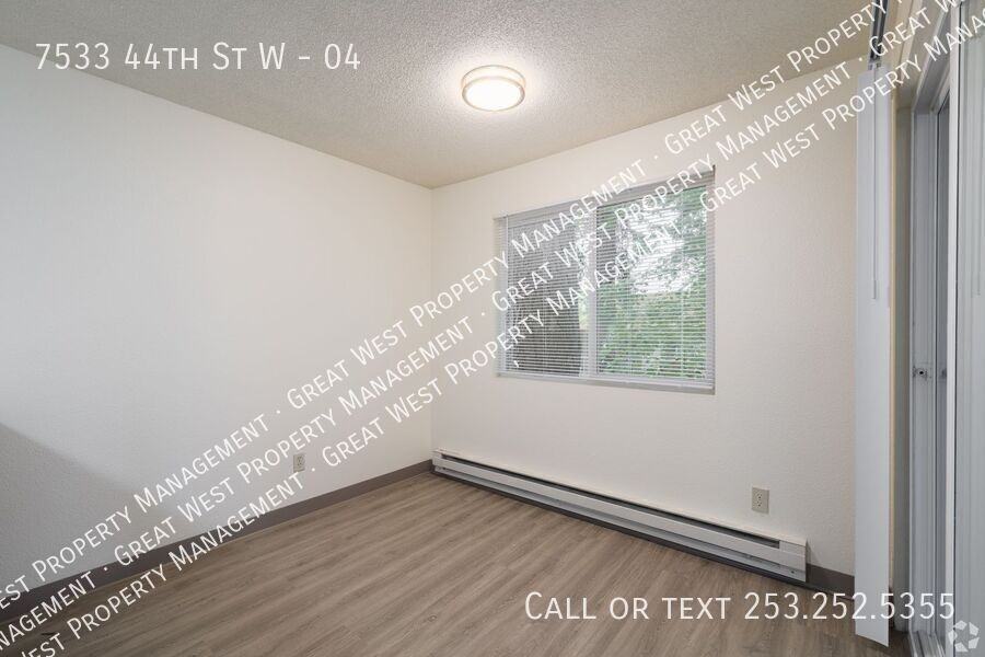 7533 44th St W #04 - Photo 2 of 11