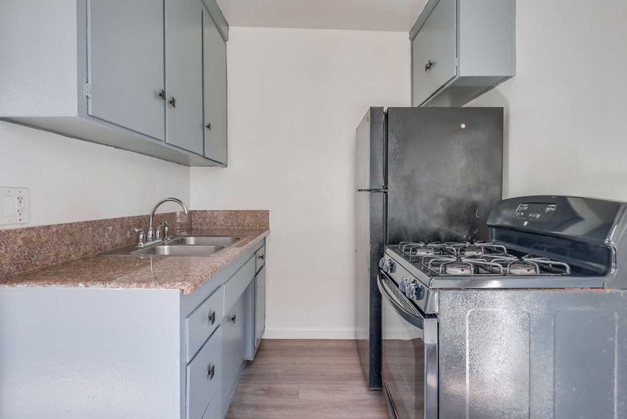 1731 W 120th St #08 - Photo 2 of 12