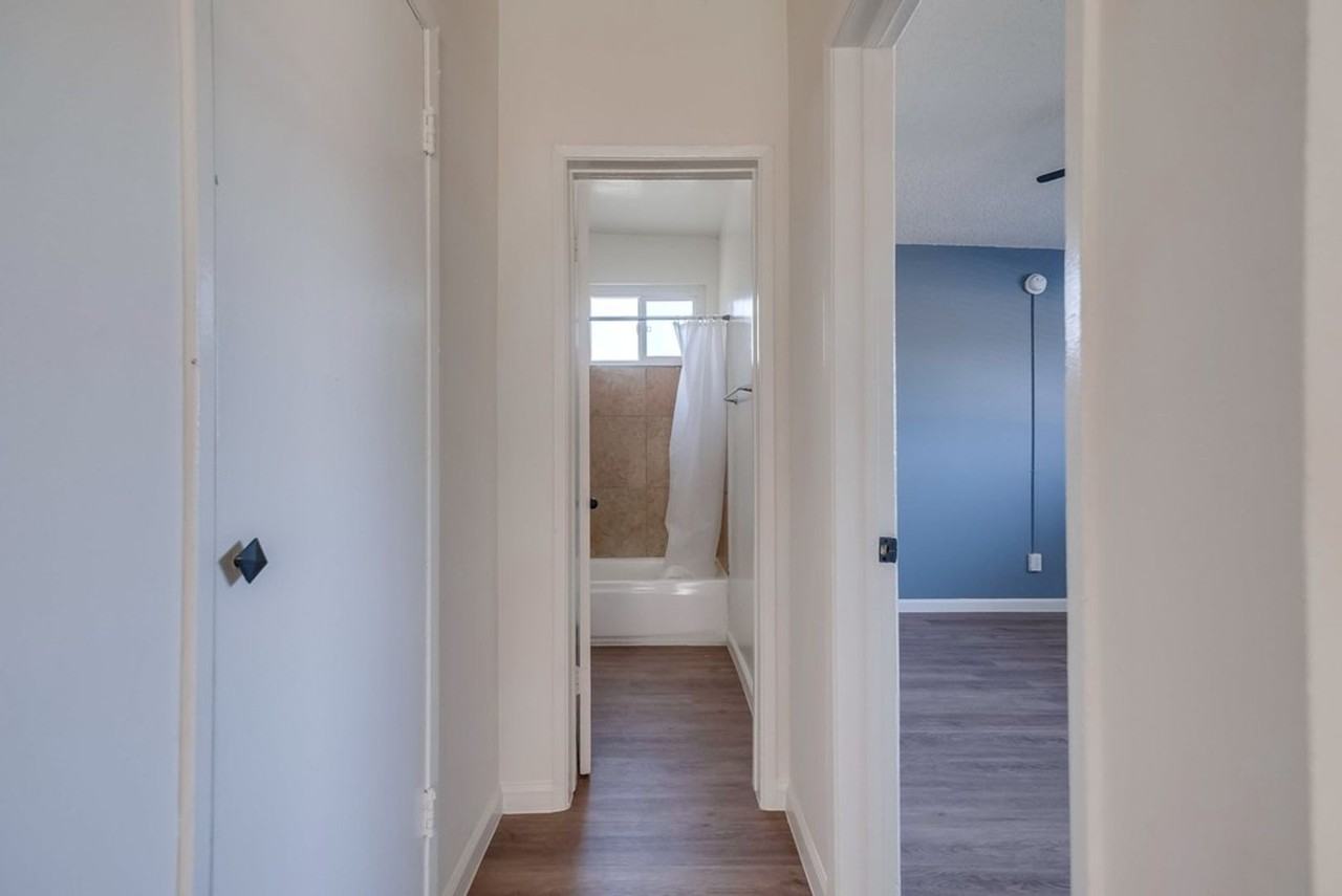1731 W 120th St #08 - Photo 5 of 12
