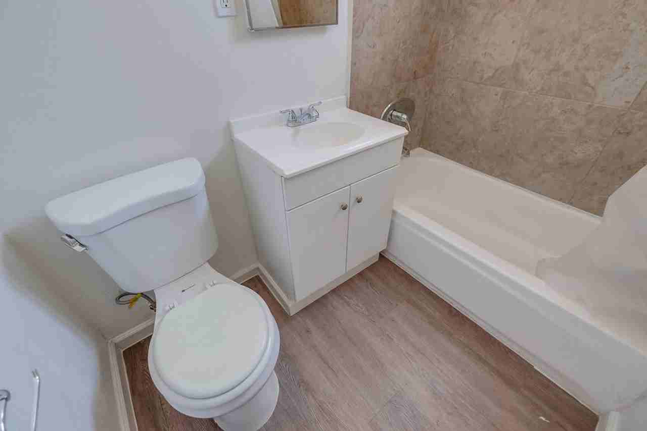 1731 W 120th St #08 - Photo 6 of 12