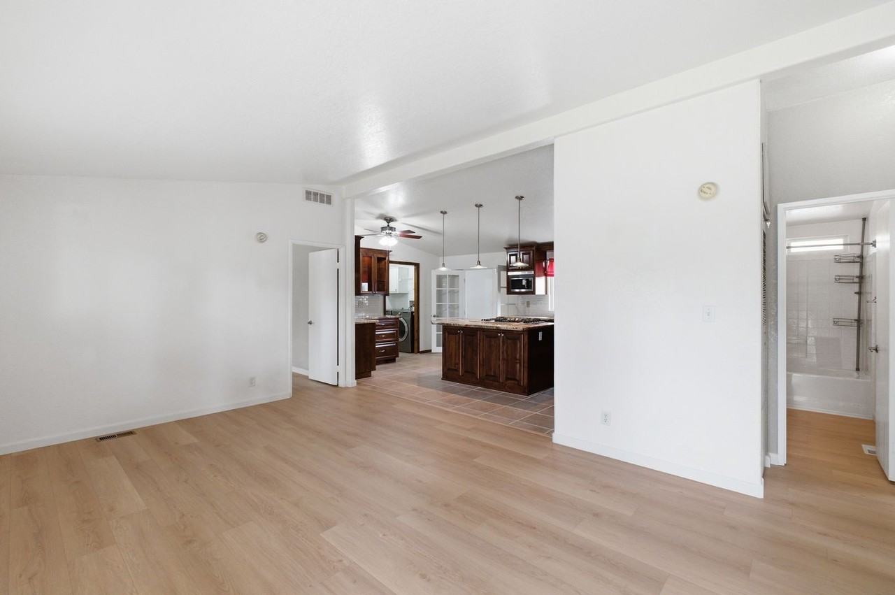 6361 Charles Ave - Photo 3 of 42