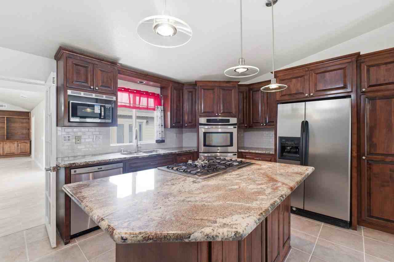 6361 Charles Ave - Photo 5 of 42