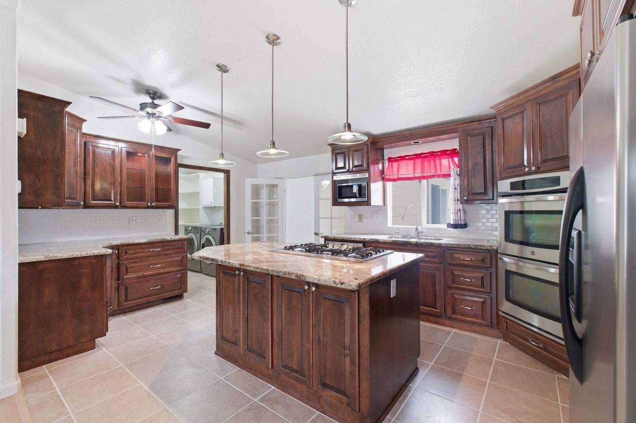 6361 Charles Ave - Photo 6 of 42