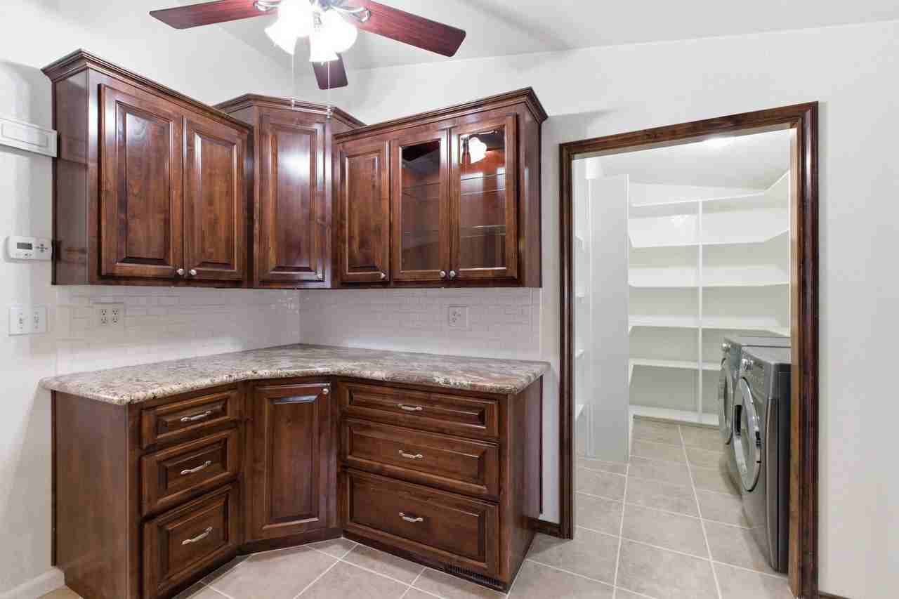 6361 Charles Ave - Photo 7 of 42