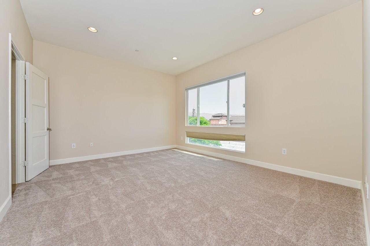 10878 Bloomfield St #407 - Photo 7 of 16