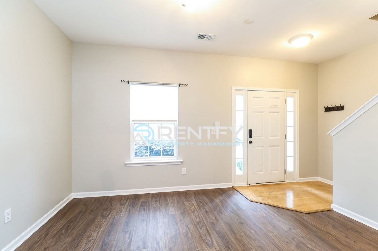 18478 Streamline Ct - Photo 3 of 15