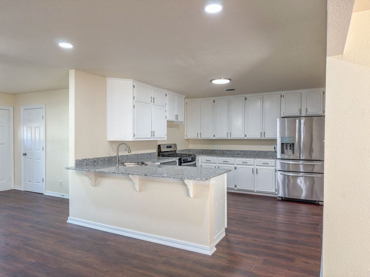 4901 S 28th St - Photo 5 of 19