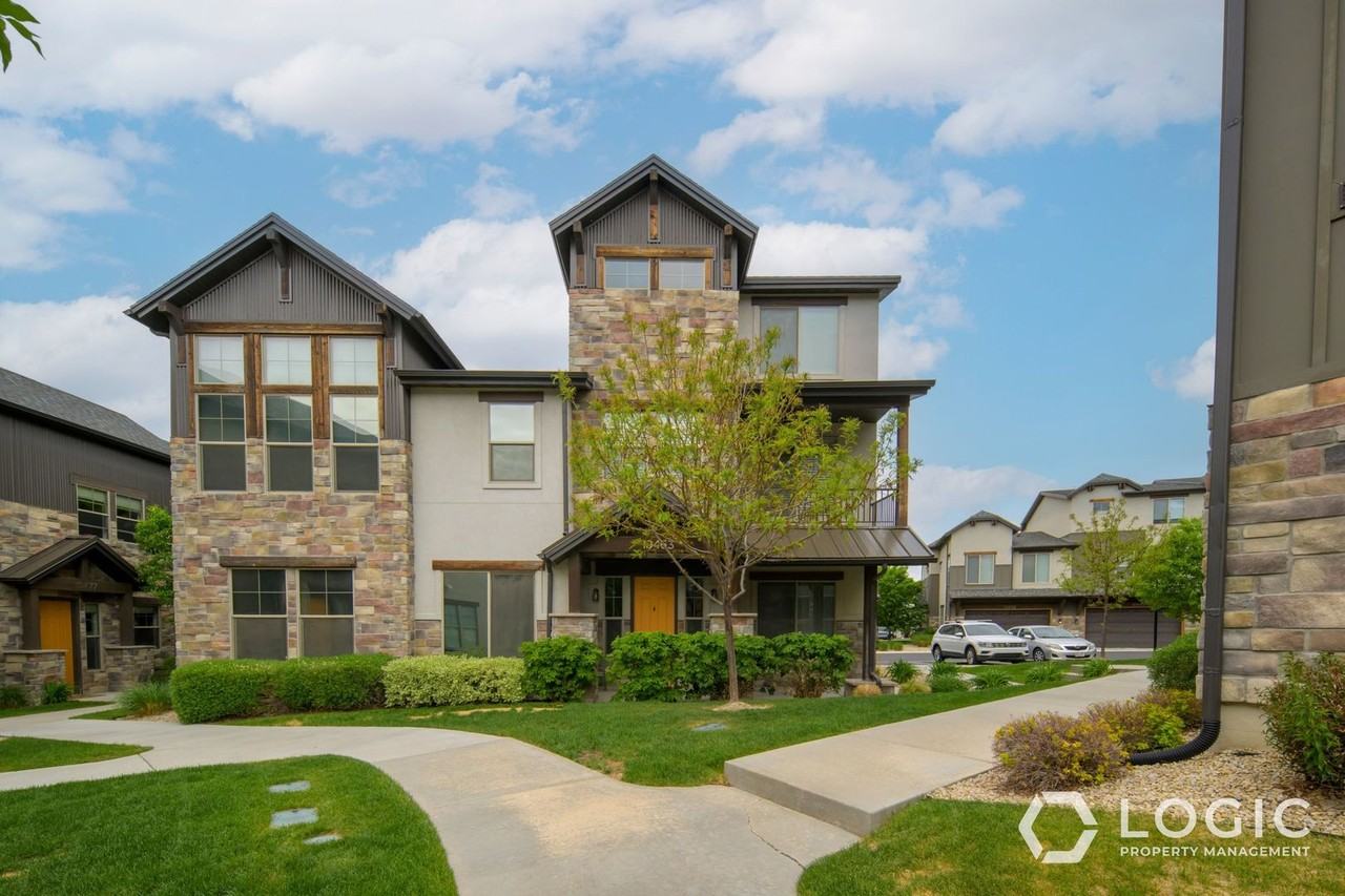 10463 S Crimson Sage Ln
