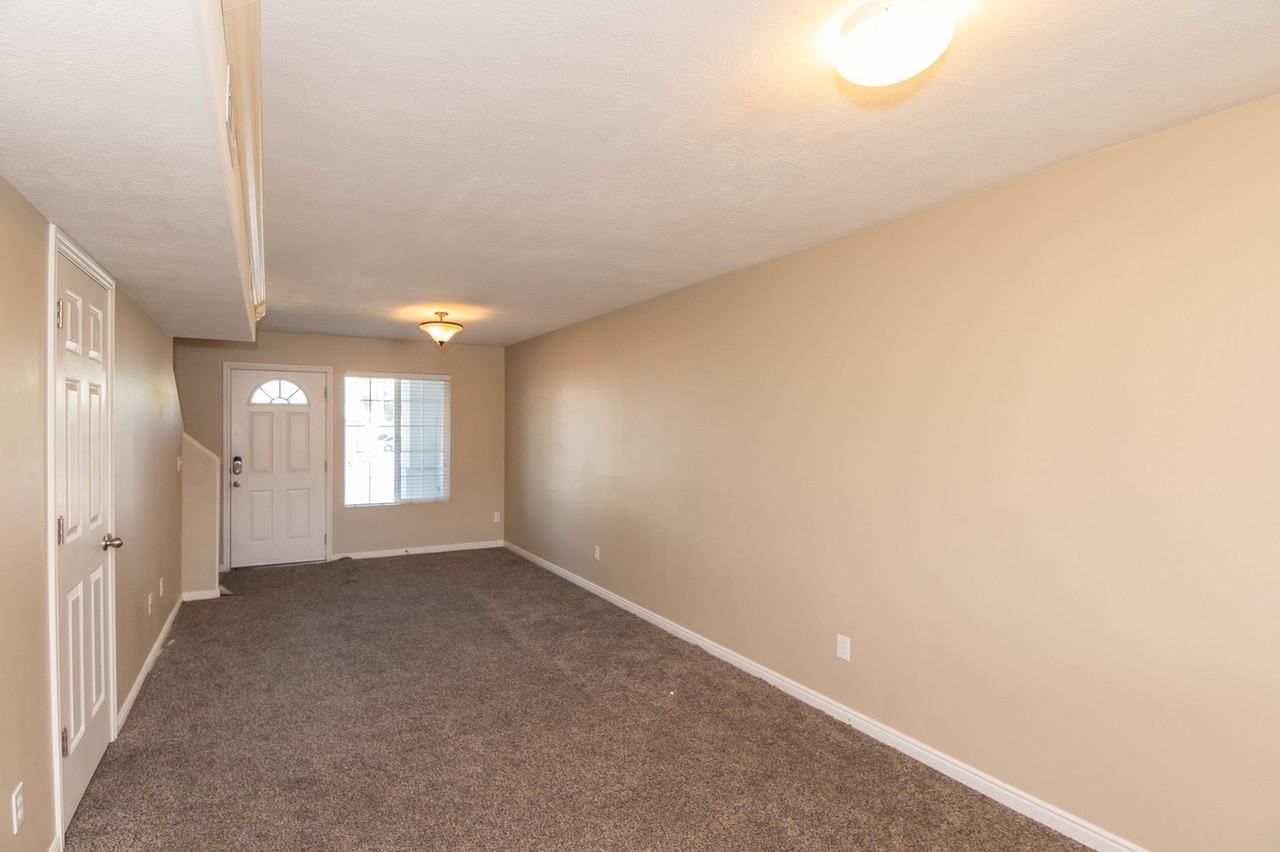 475 N Redwood Rd #56 - Photo 4 of 21