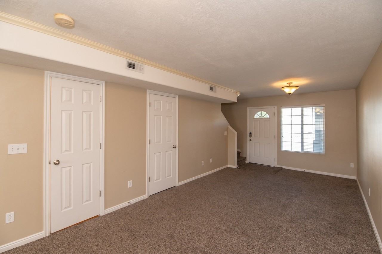 475 N Redwood Rd #56 - Photo 5 of 21