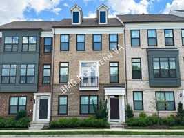 featured image of 43235 Clarendon Sq