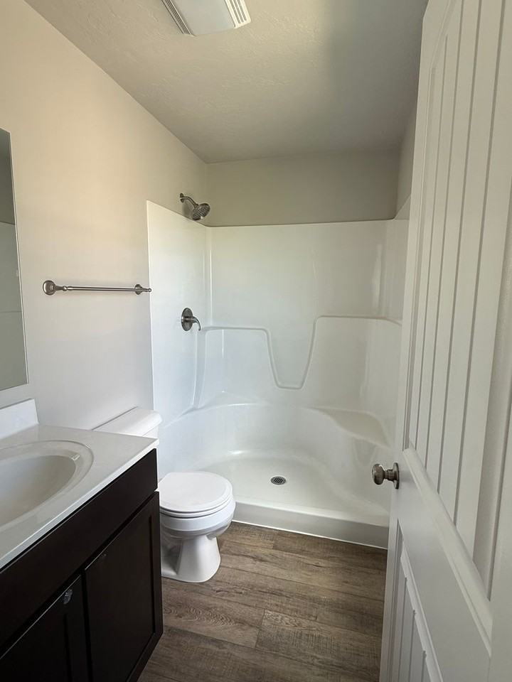 646 N College St - Photo 6 of 10