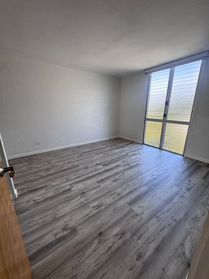 1415 Punahou St #701 - Photo 3 of 8