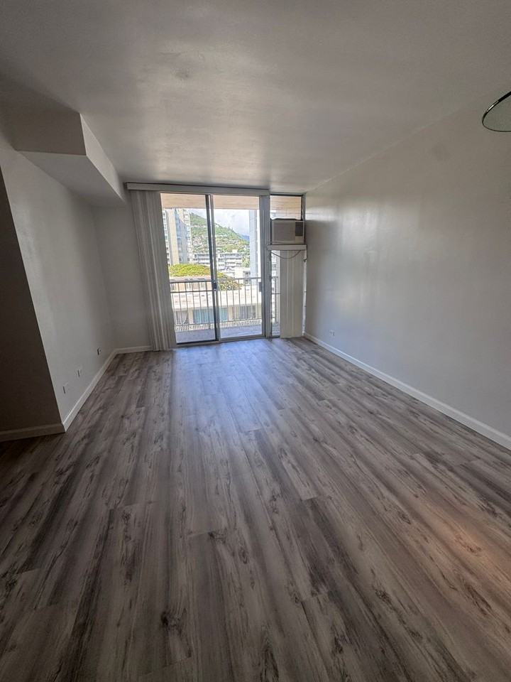 1415 Punahou St #701 - Photo 7 of 8
