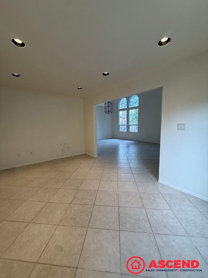 8715 Beau Maison Way - Photo 6 of 38