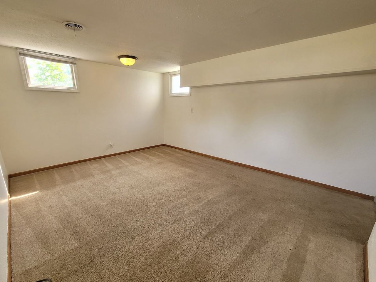 422 Belmont St - Photo 6 of 19