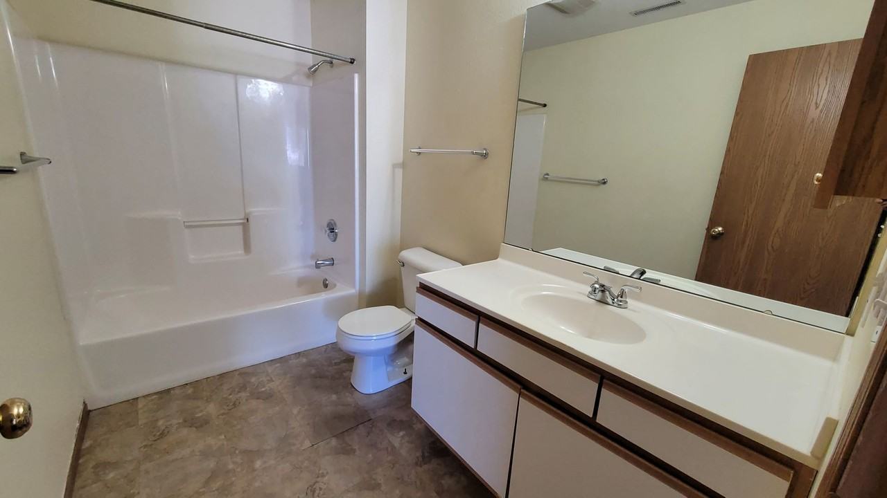 4525 1st Ave Sw #5 - Photo 6 of 11