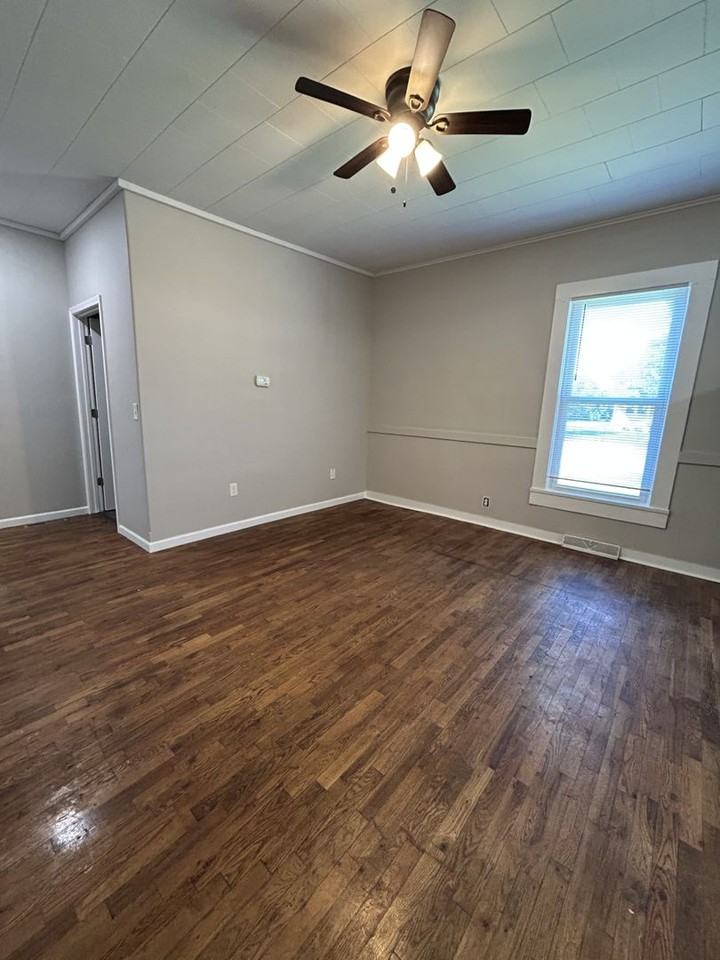 502 E Jefferson St - Photo 5 of 16