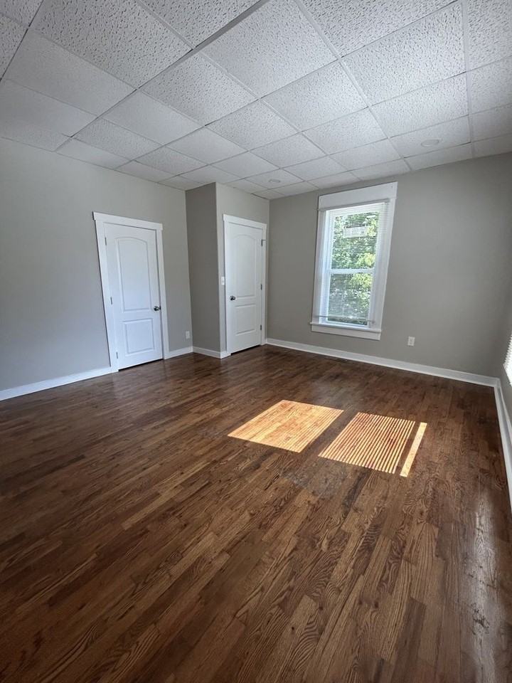 502 E Jefferson St - Photo 6 of 16