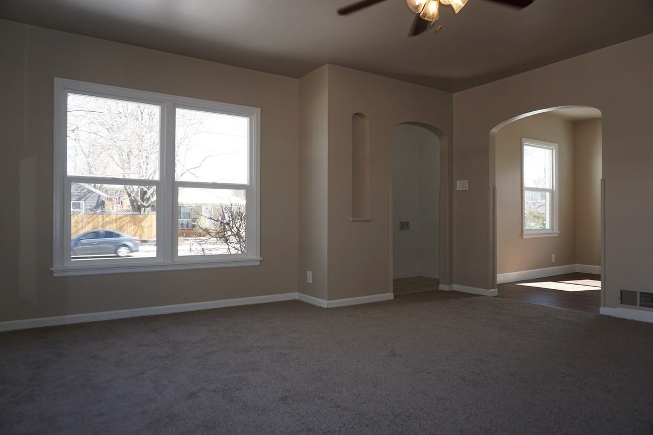 2022 S 300 E - Photo 2 of 19