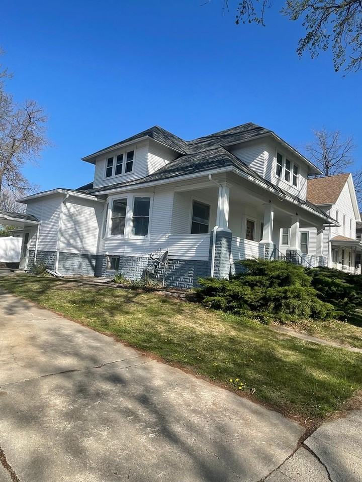 107 N 10th St - Photo 2 of 18