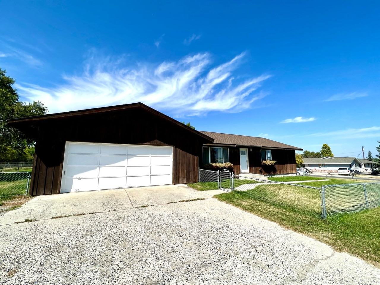 1401 Waukesha Ave - Photo 2 of 21