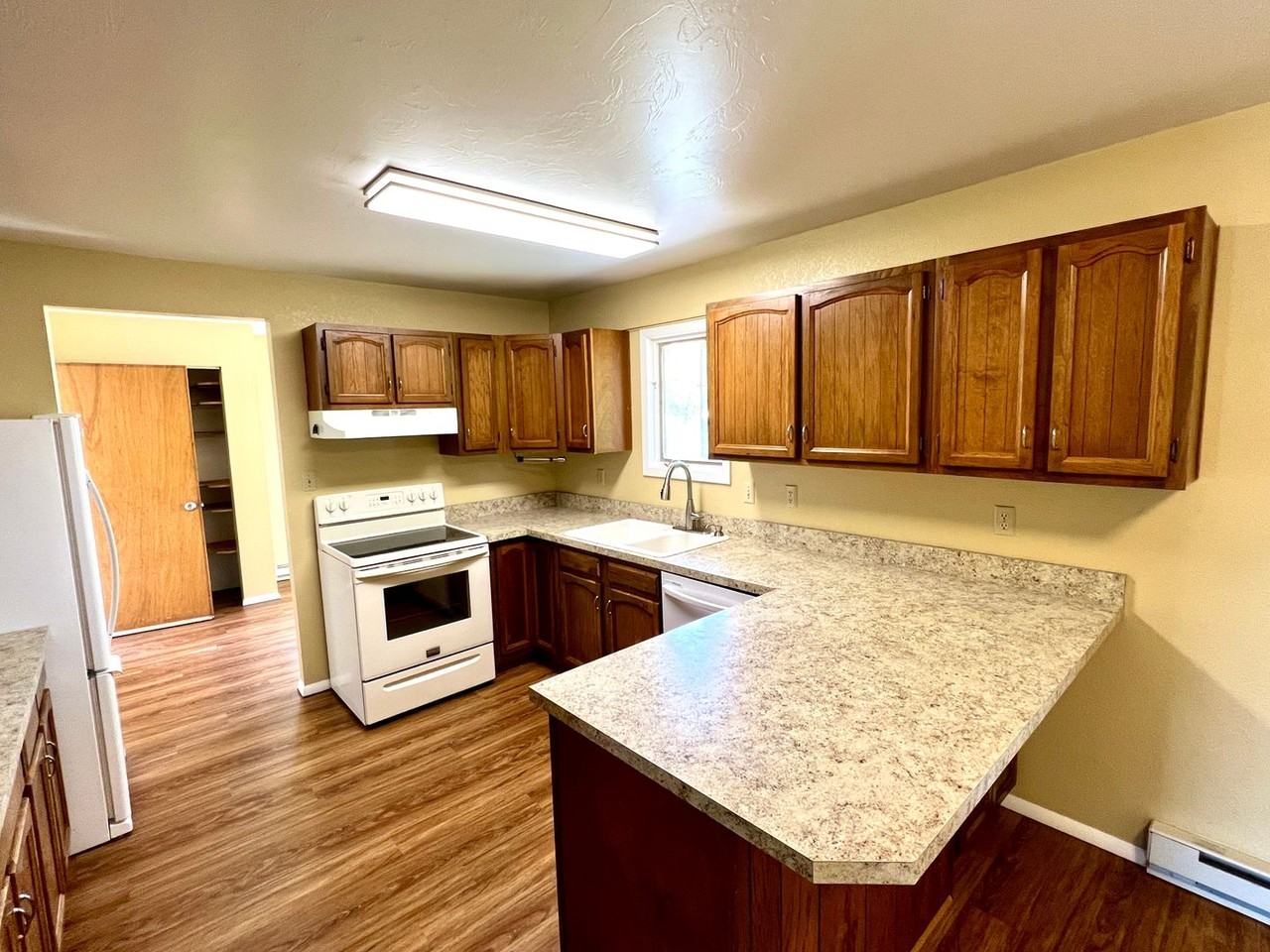 1401 Waukesha Ave - Photo 3 of 21