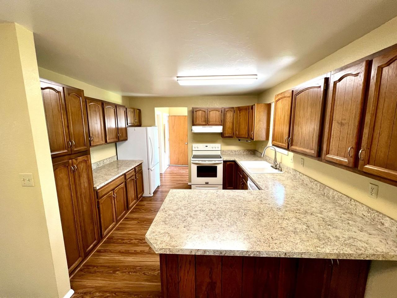 1401 Waukesha Ave - Photo 4 of 21