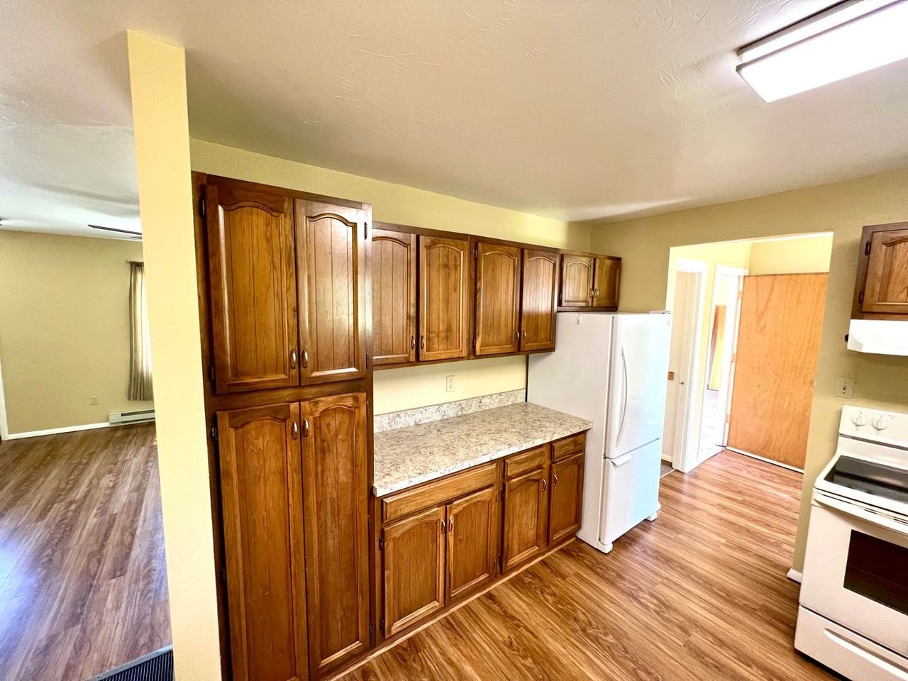 1401 Waukesha Ave - Photo 7 of 21