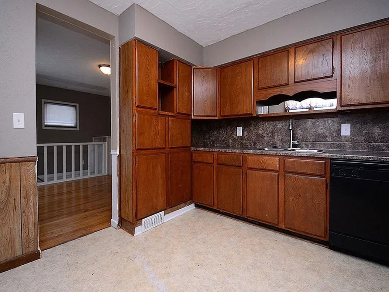 1309 Franklin St - Photo 6 of 17